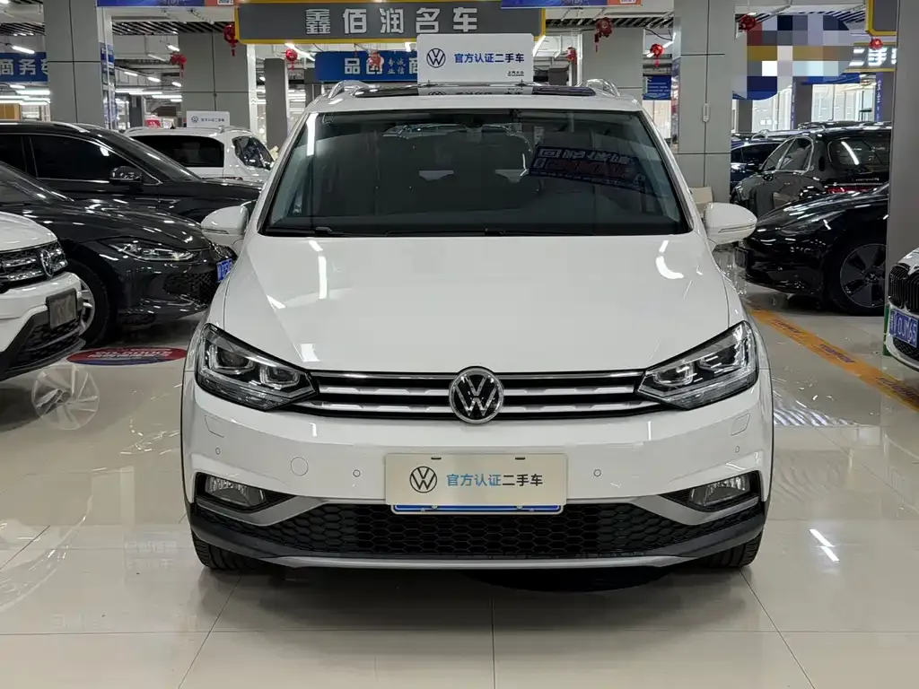 Volkswagen Touran 2024 из CN, фото 9