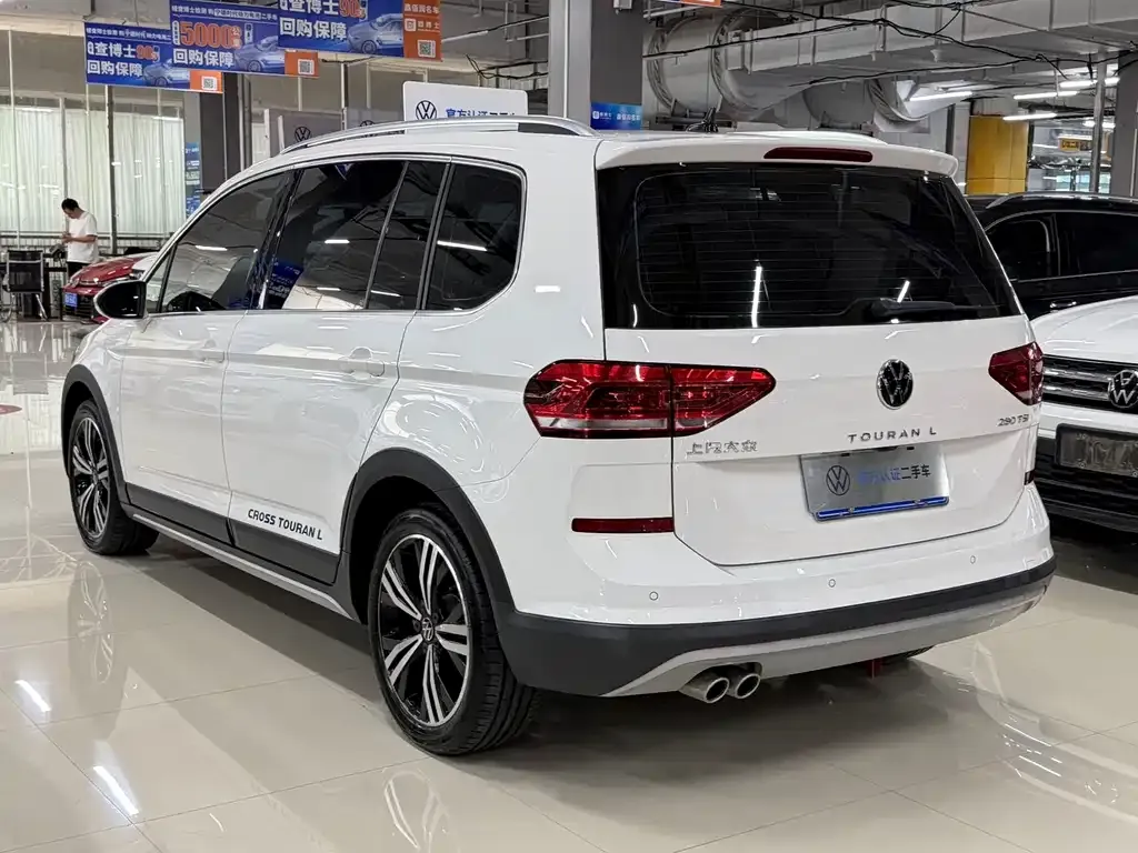 Volkswagen Touran 2024 из CN, фото 10