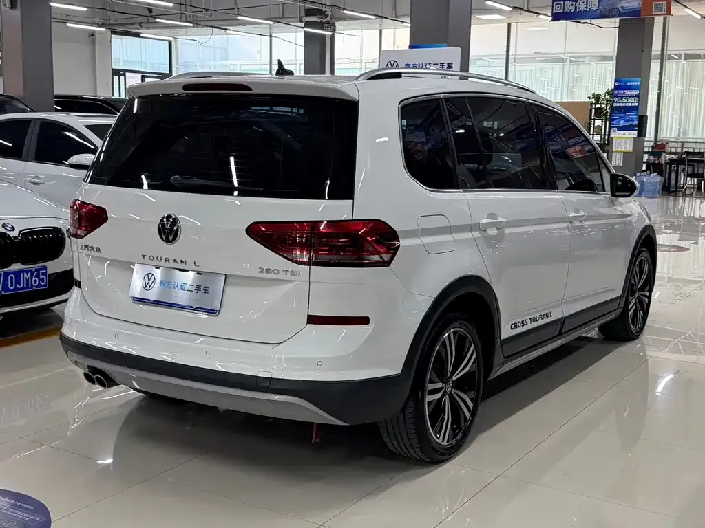 Volkswagen Touran 2024 из CN, фото 7