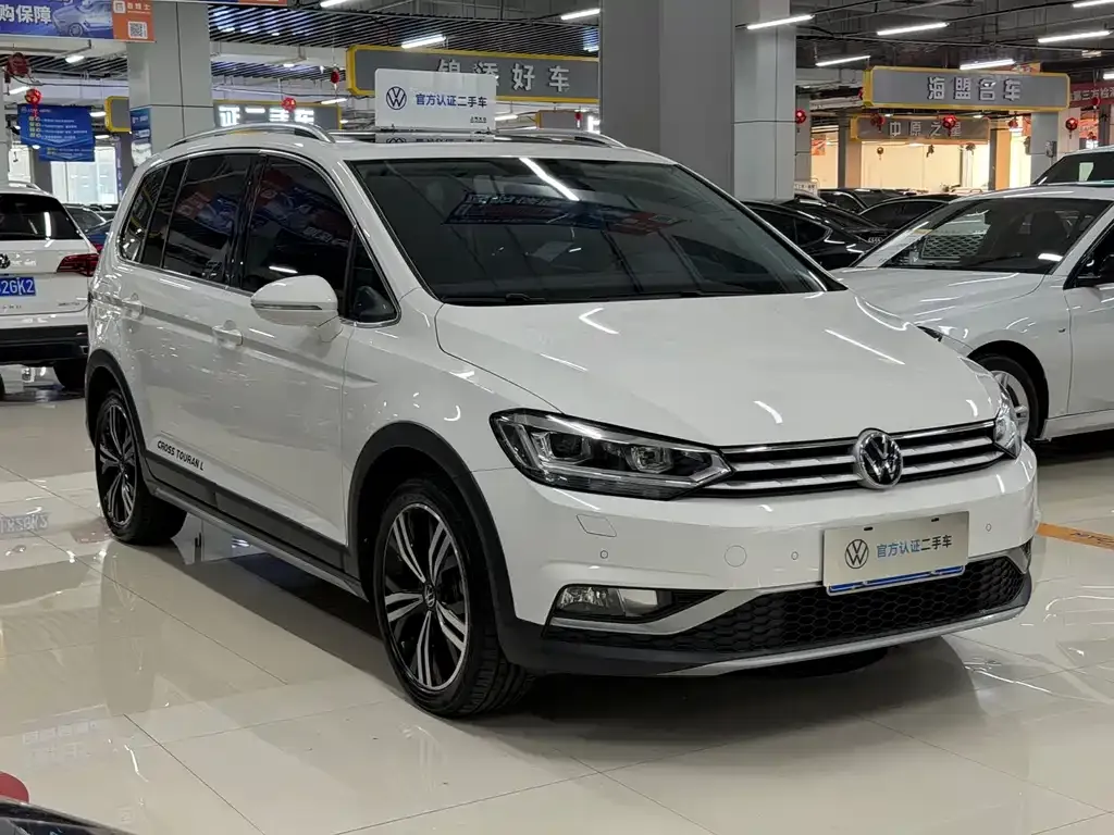 Volkswagen Touran 2024 из CN, фото 3