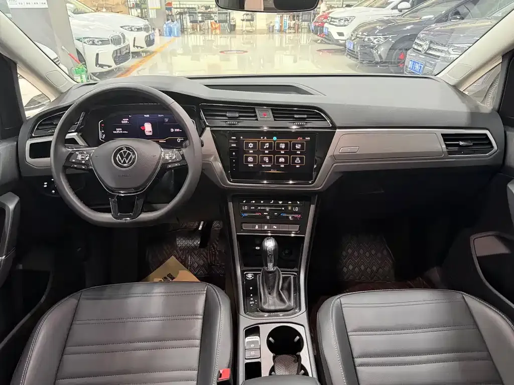 Volkswagen Touran 2024 из CN, фото 6