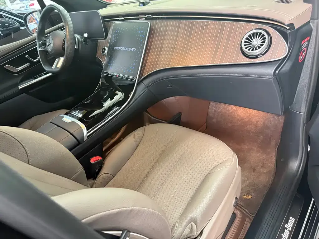 Mercedes-Benz EQE SUV — фото 10
