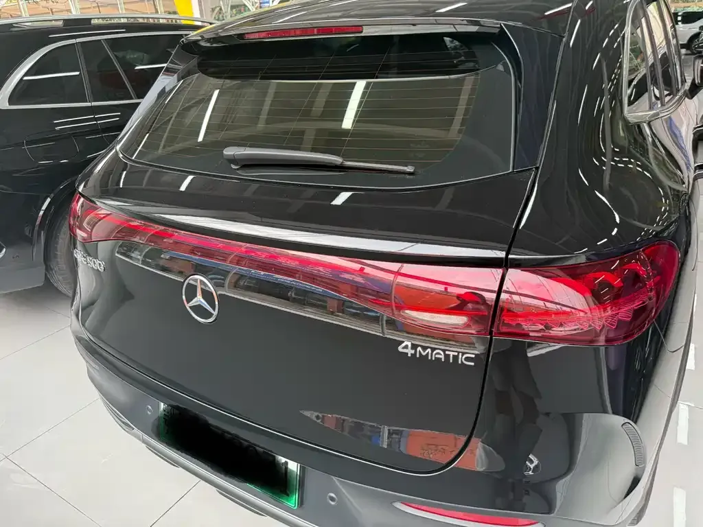 Mercedes-Benz EQE SUV — фото 7