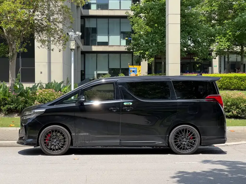 Toyota Alphard — фото 6