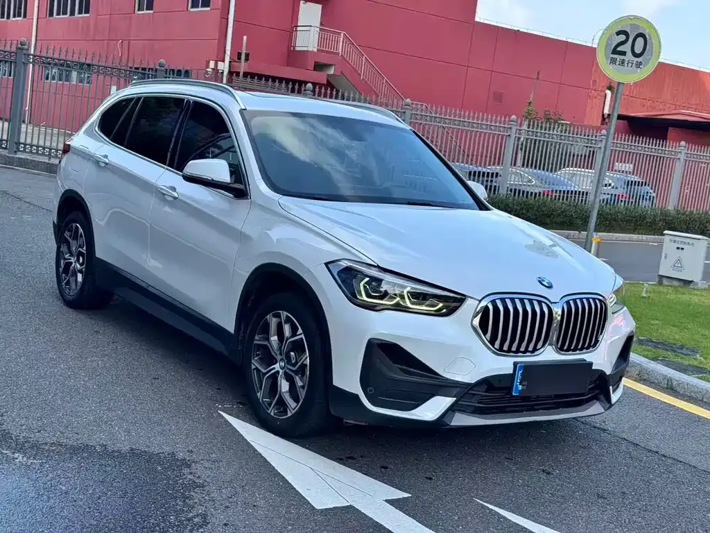 BMW X1 — фото 8
