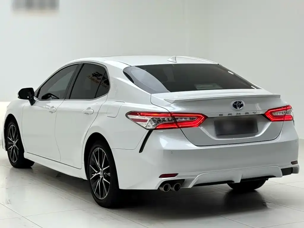 Toyota Camry — фото 3