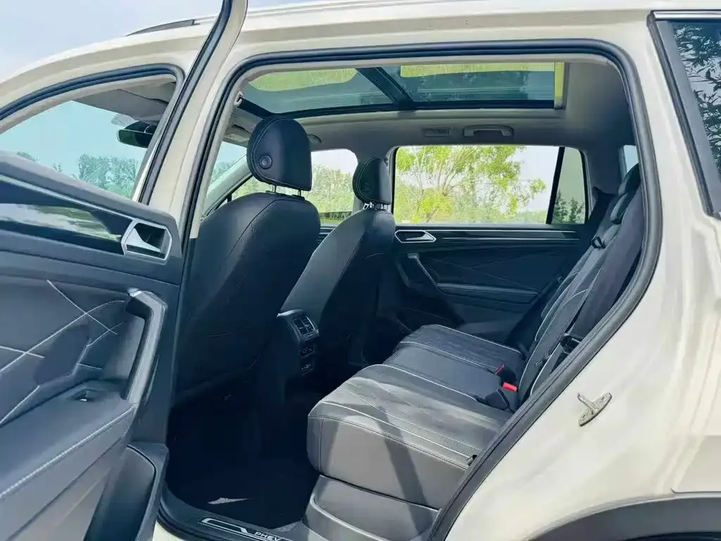 Volkswagen 途观L插电混动 2022 из CN, фото 3