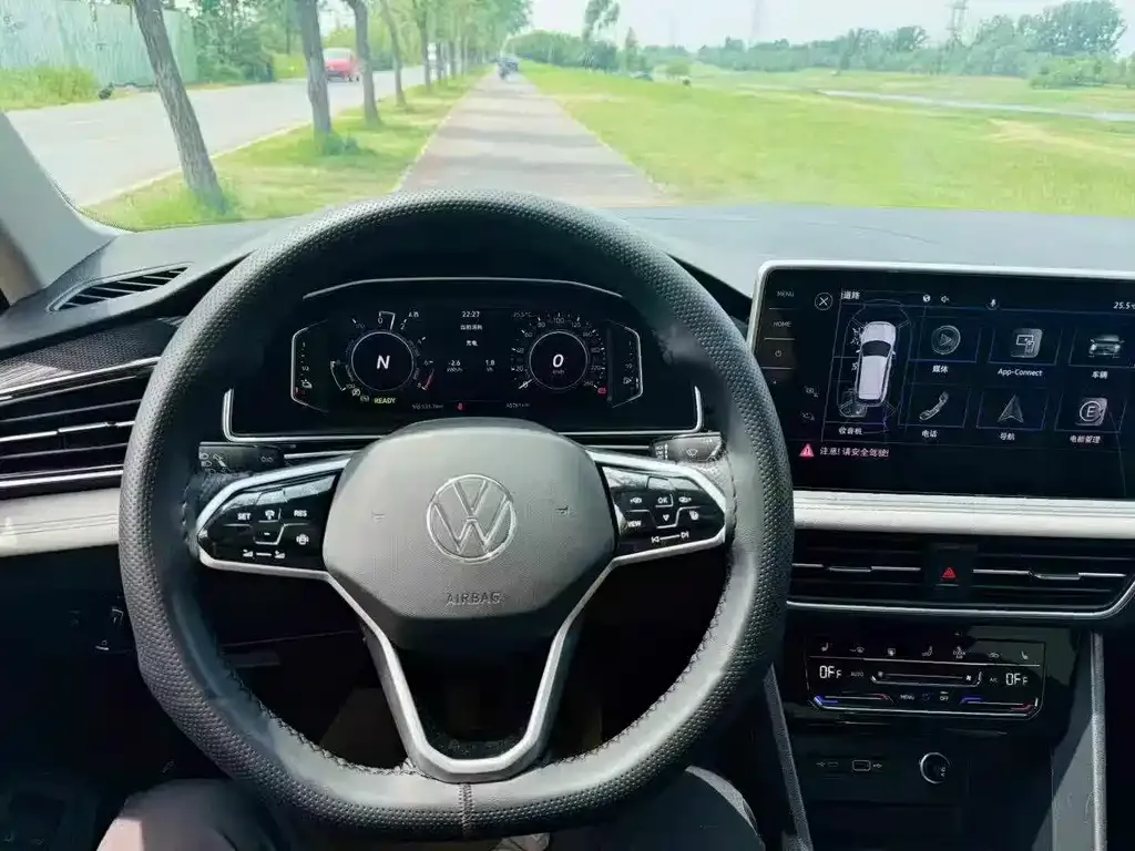 Volkswagen 途观L插电混动 2022 из CN, фото 2