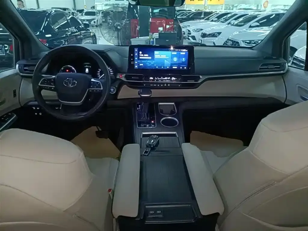 Toyota Granvia 2024 из CN, фото 2