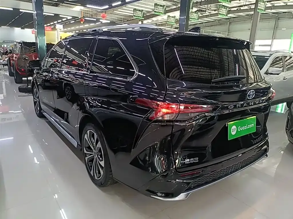 Toyota Granvia 2024 из CN, фото 7