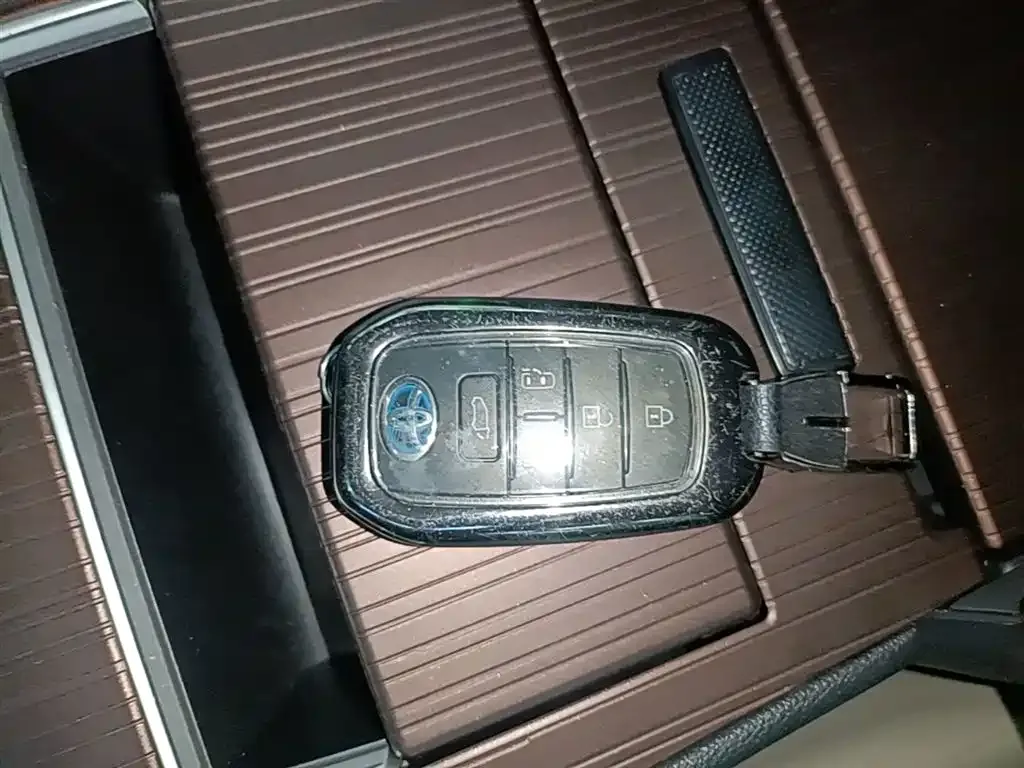 Toyota Granvia 2024 из CN, фото 6