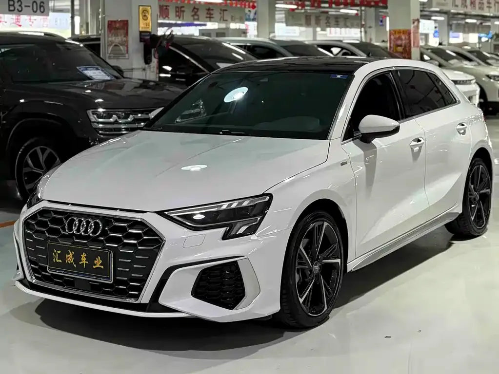 Audi A3 — фото 1