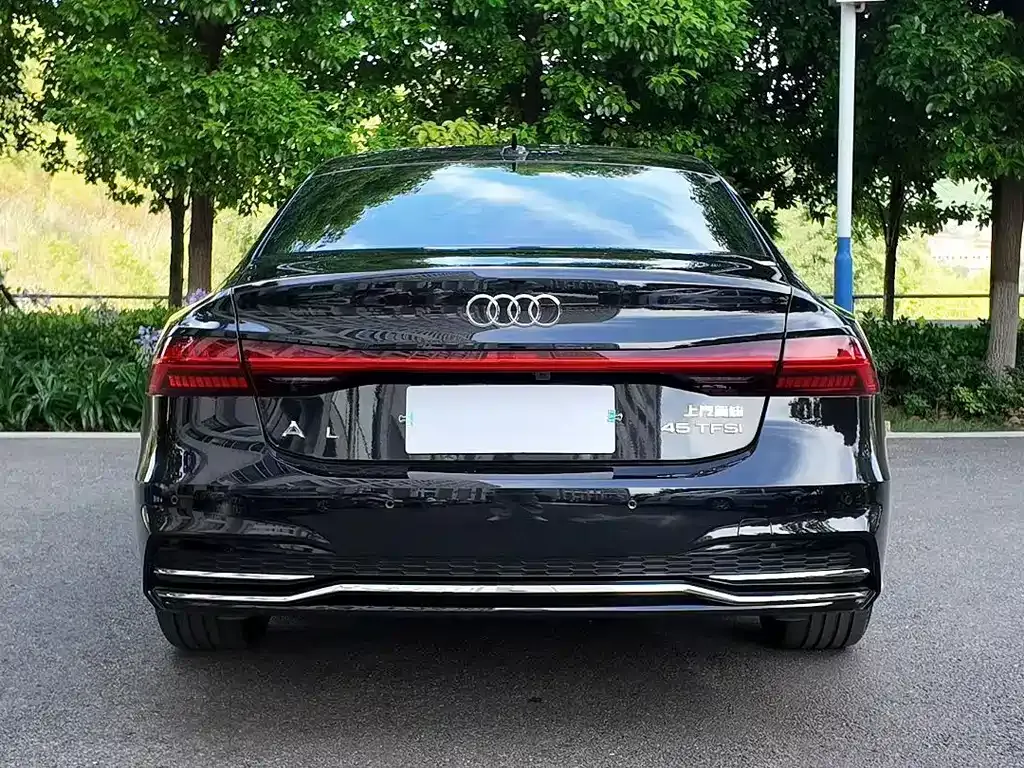 Audi A7L — фото 9