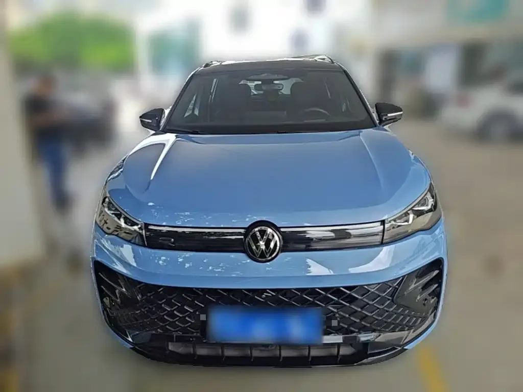 Volkswagen Tiguan L — фото 2