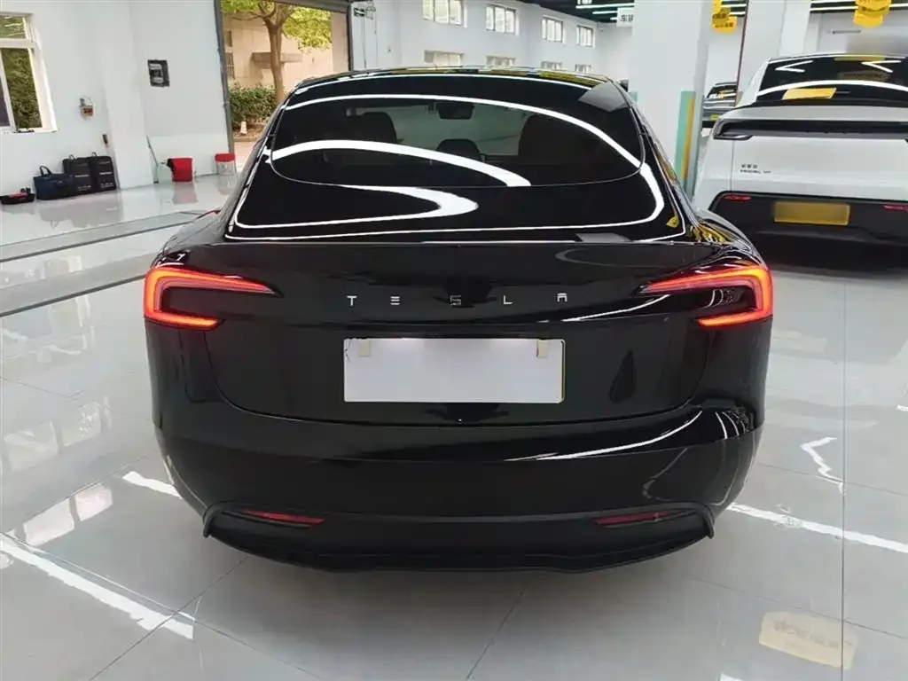 Tesla Model 3 — фото 10