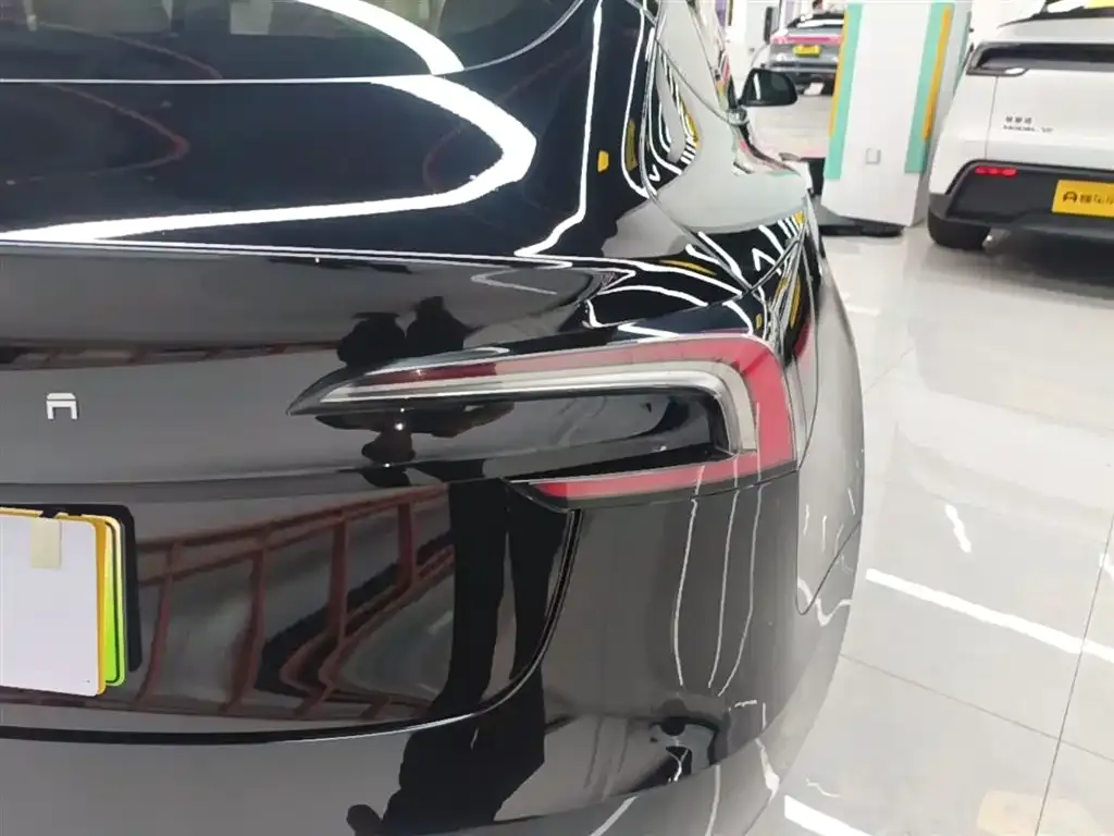 Tesla Model 3 — фото 9