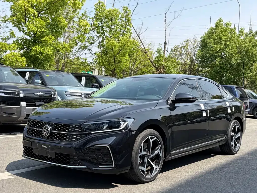 Volkswagen Passat — фото 1