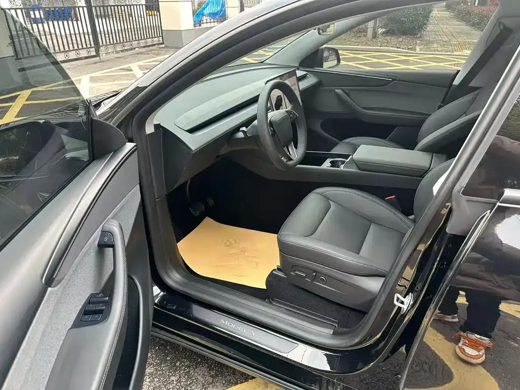 Tesla Model Y — фото 2