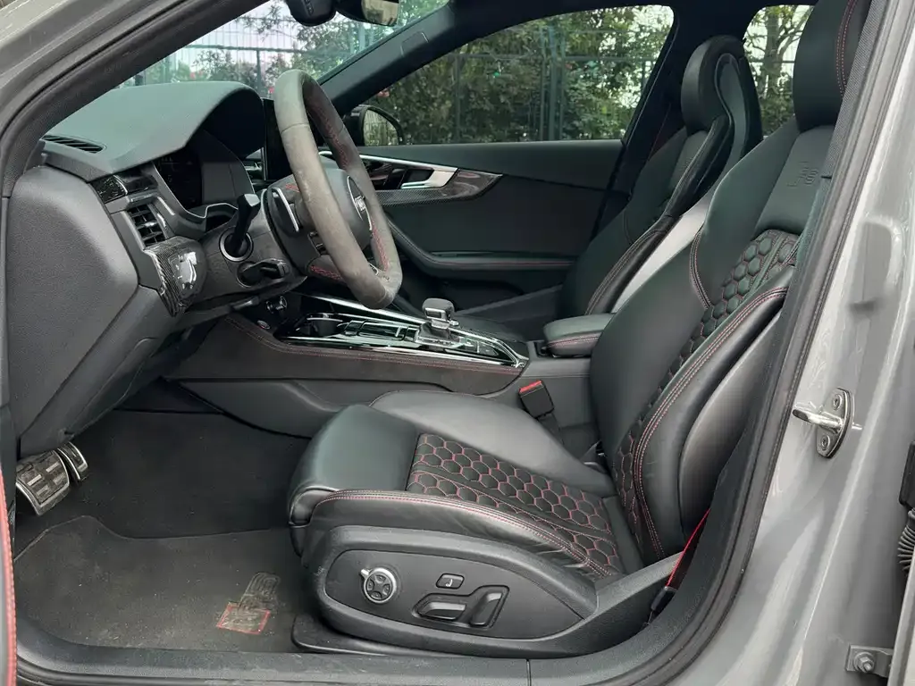 Audi RS 4 2025 из CN, фото 7