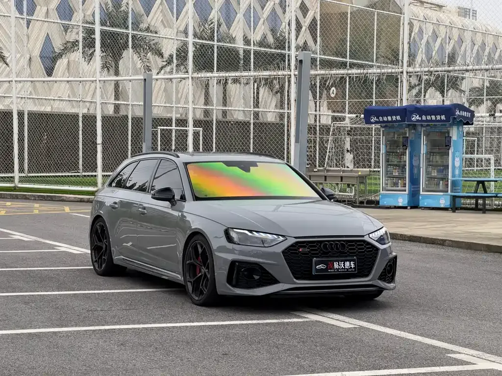 Audi RS 4 2025 из CN, фото 8
