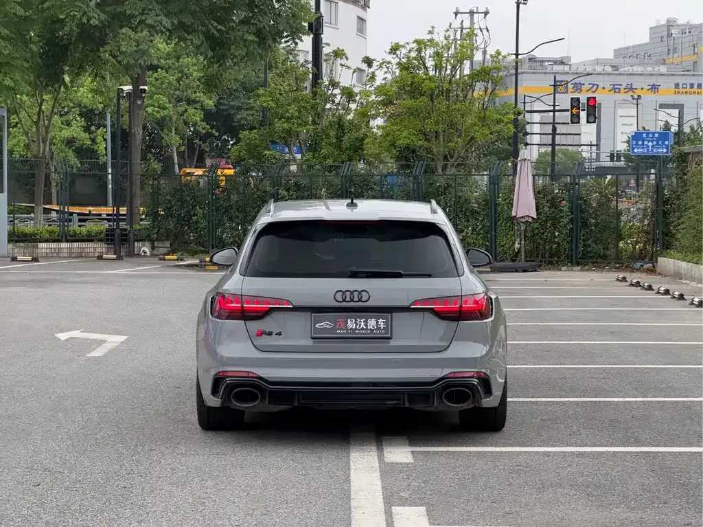 Audi RS 4 2025 из CN, фото 4