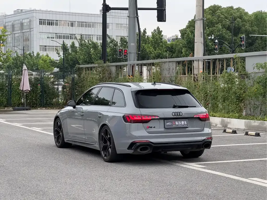 Audi RS 4 2025 из CN, фото 5