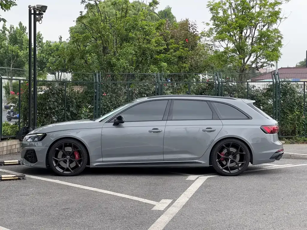 Audi RS 4 2025 из CN, фото 6