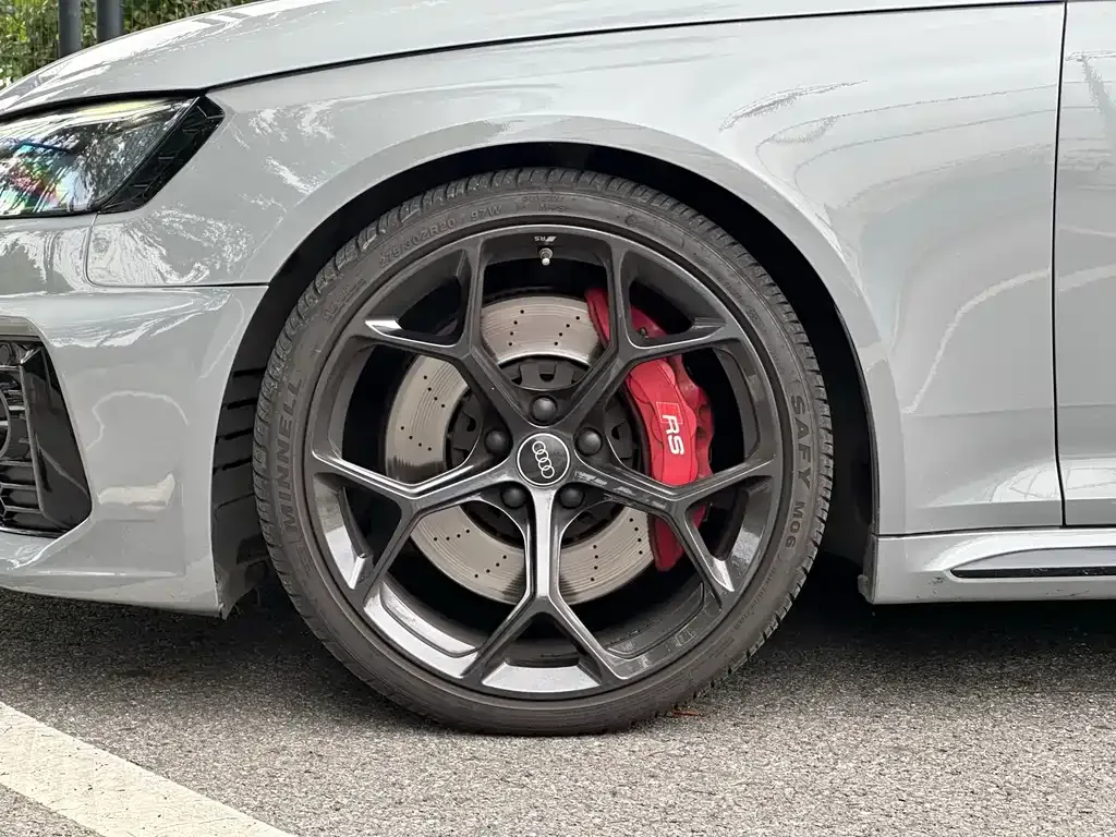 Audi RS 4 2025 из CN, фото 3