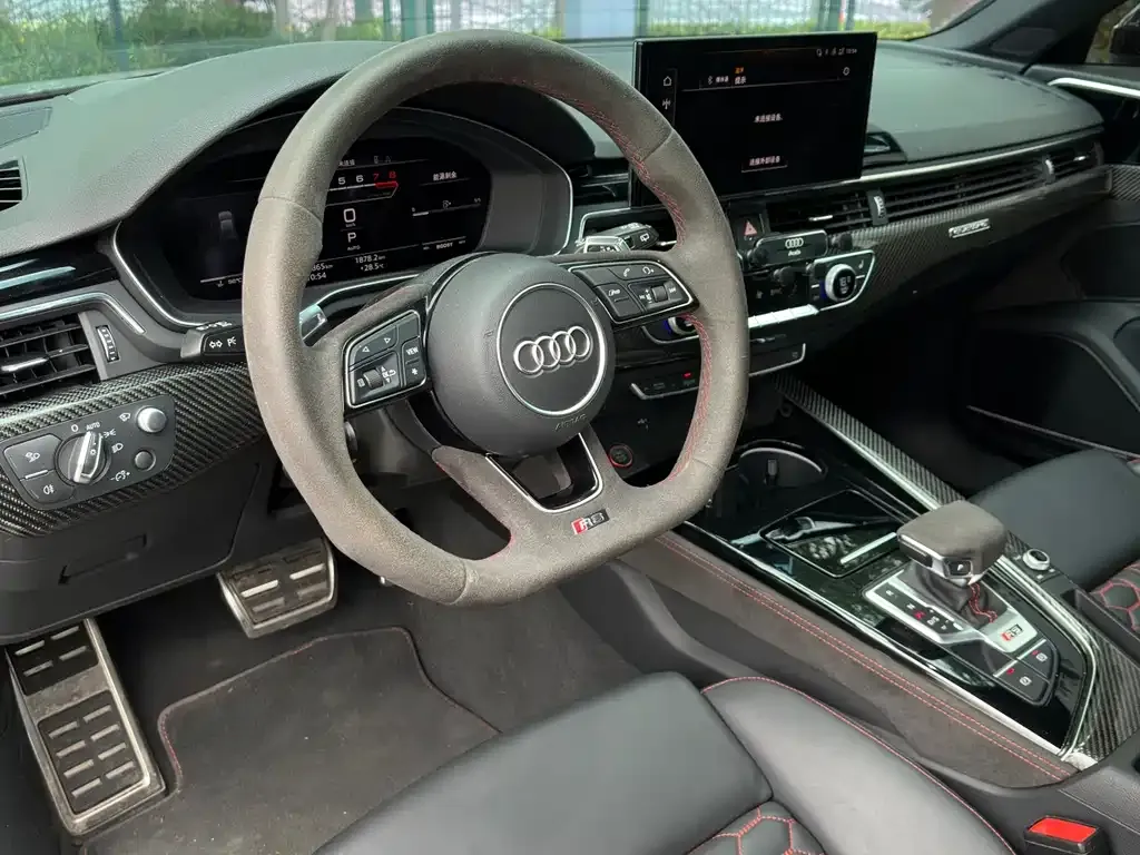 Audi RS 4 2025 из CN, фото 2