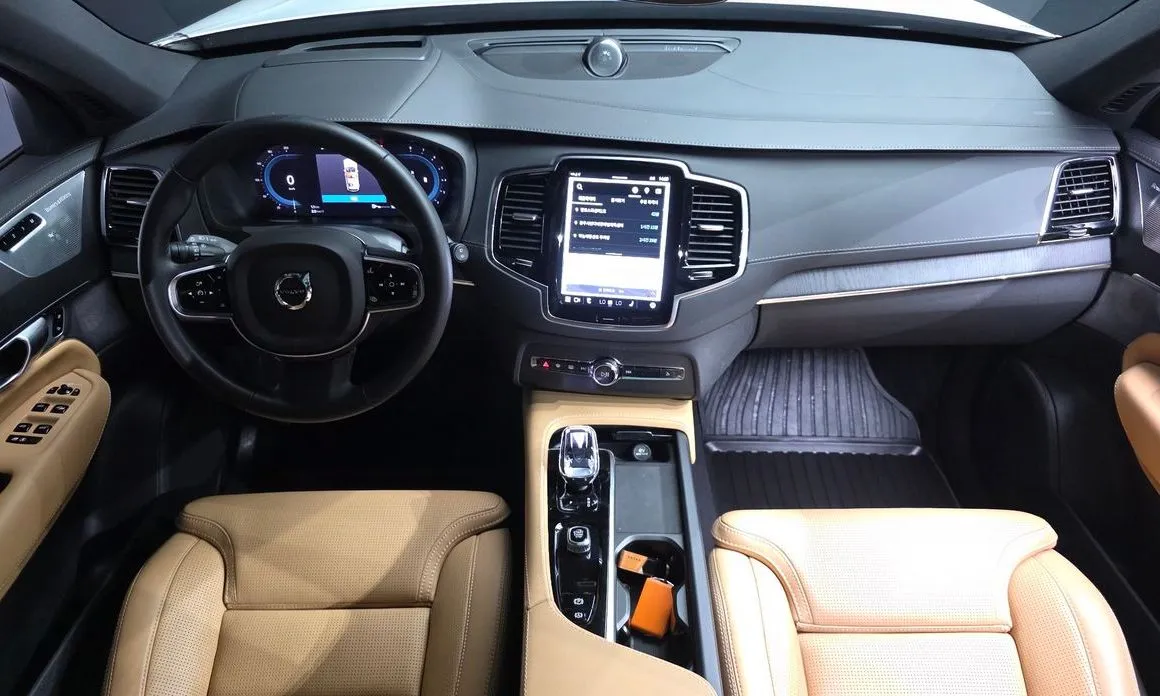 Volvo XC90 — фото 9