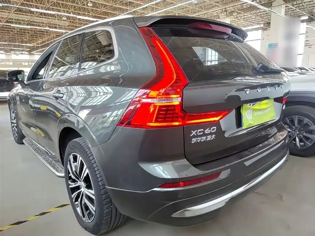 Volvo XC60 — фото 10