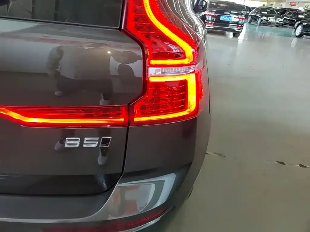 Volvo XC60 — фото 3