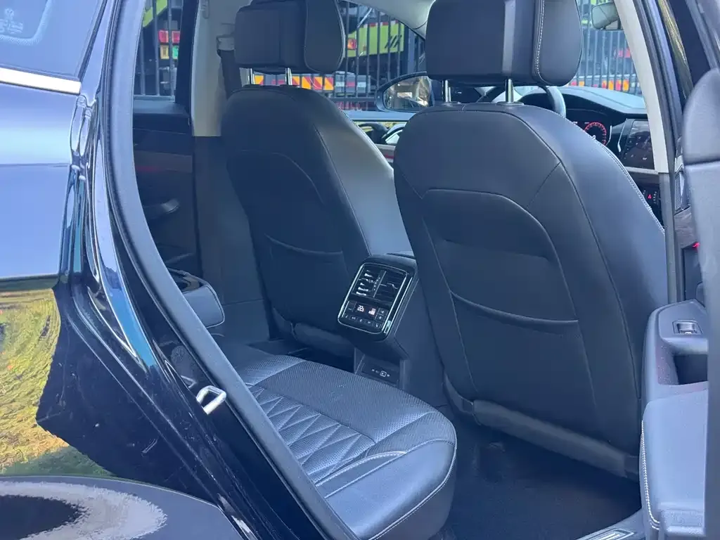 Volkswagen Passat — фото 8