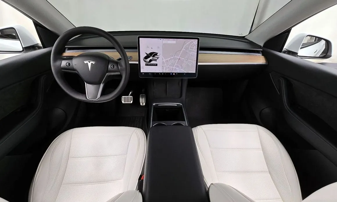 Tesla Model Y — фото 8