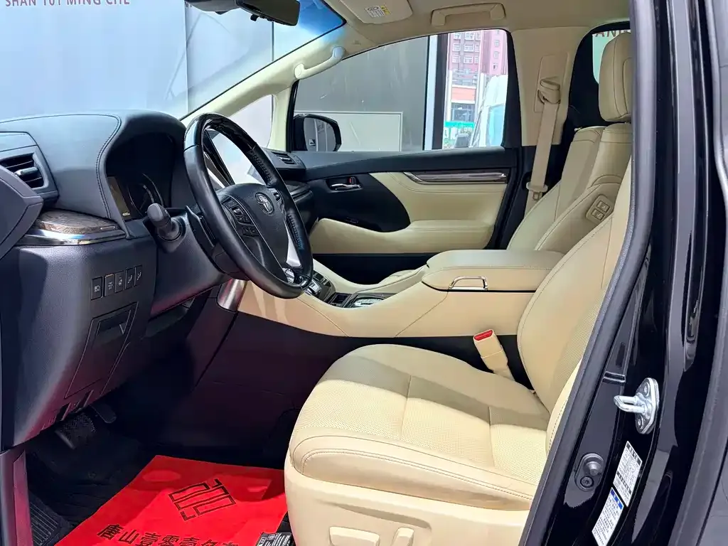 Toyota Vellfire — фото 3