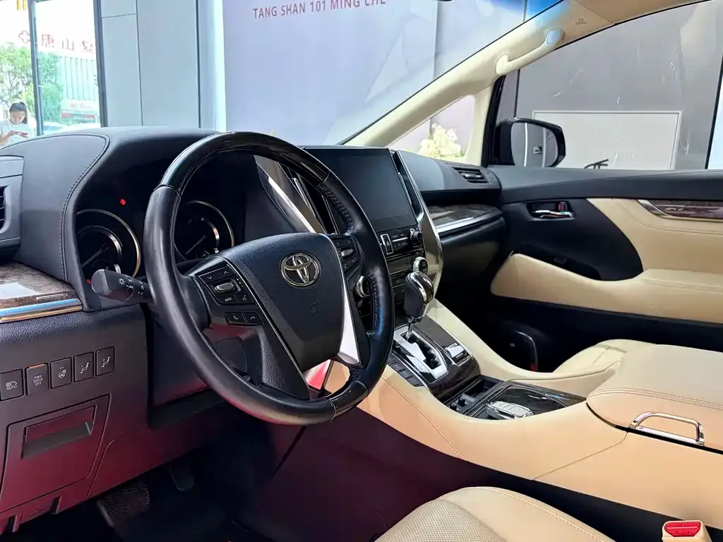 Toyota Vellfire — фото 7