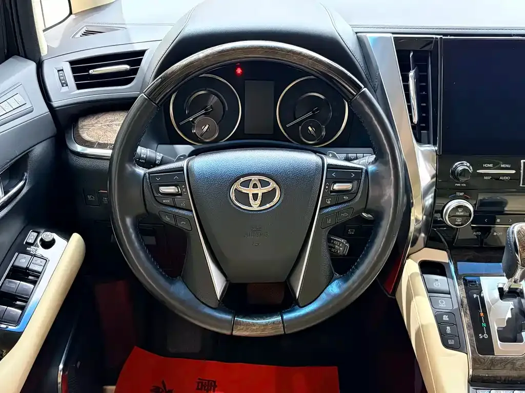 Toyota Vellfire — фото 6