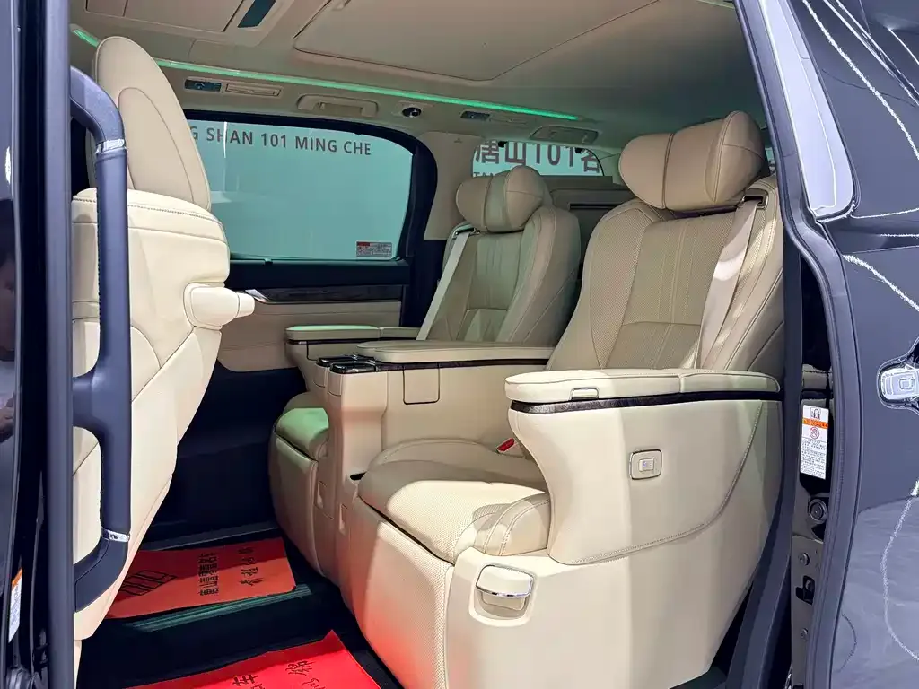 Toyota Vellfire — фото 10