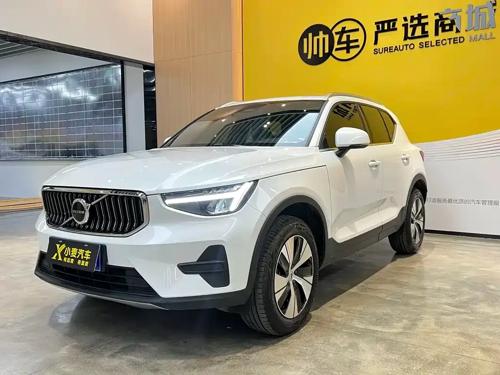 Volvo XC40 — фото 1