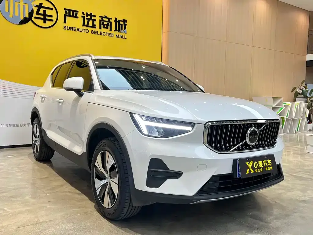 Volvo XC40 — фото 4