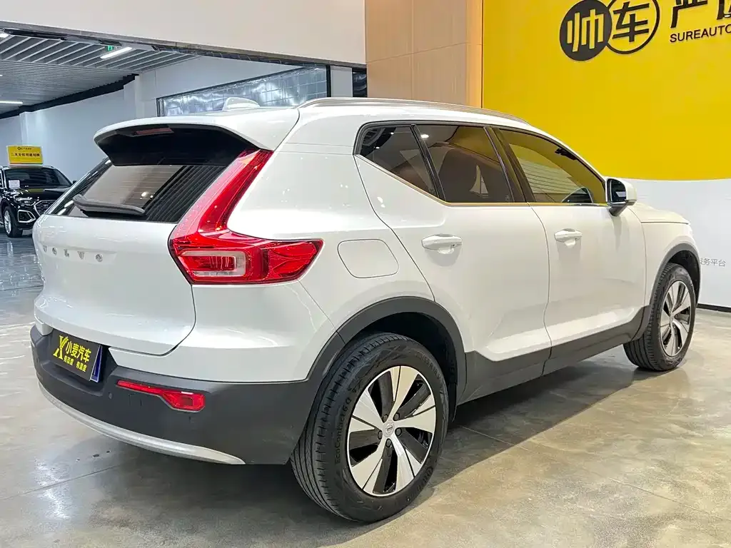 Volvo XC40 — фото 3