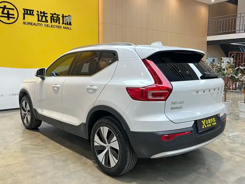 Volvo XC40 — фото 7