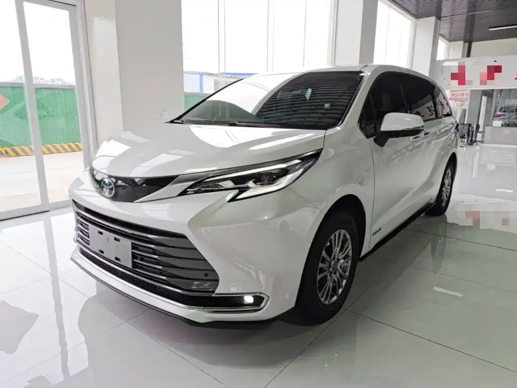Toyota Sienna — фото 5