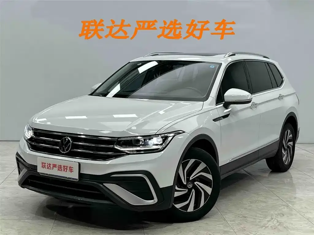 Volkswagen Tiguan L — фото 1