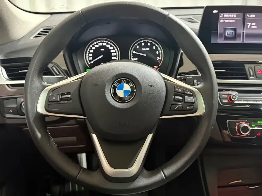 BMW X1 — фото 10