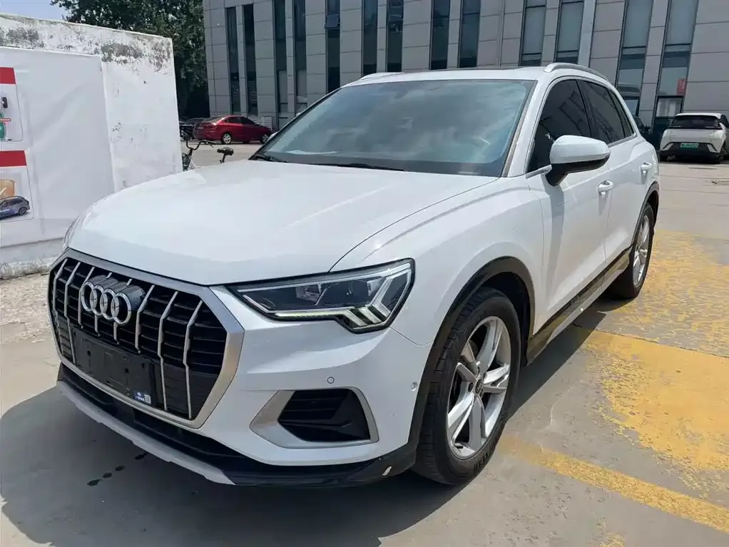 Audi Q3 — фото 1