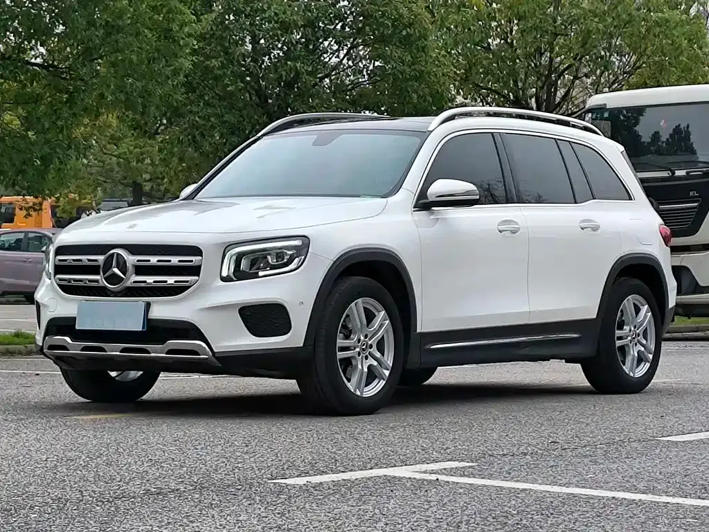 Mercedes-Benz GLB — фото 1