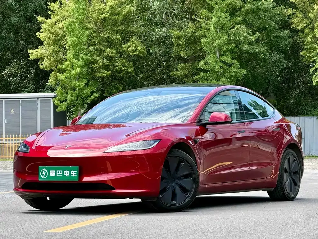 Tesla Model 3 — фото 1