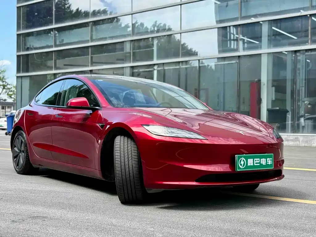 Tesla Model 3 — фото 9