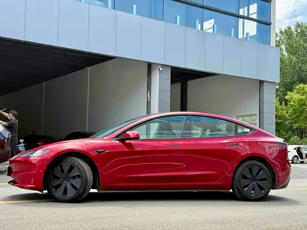Tesla Model 3 — фото 6